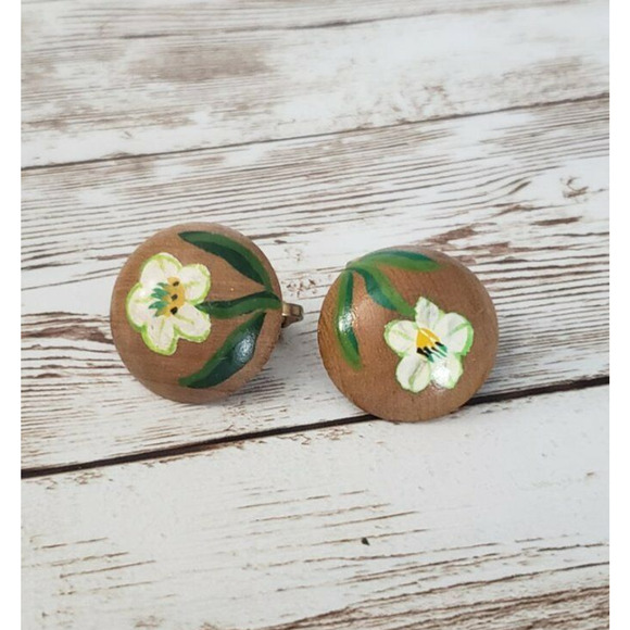 Vintage Clip On Earrings - Wooden Painted Flower Circle - Picture 2 of 4